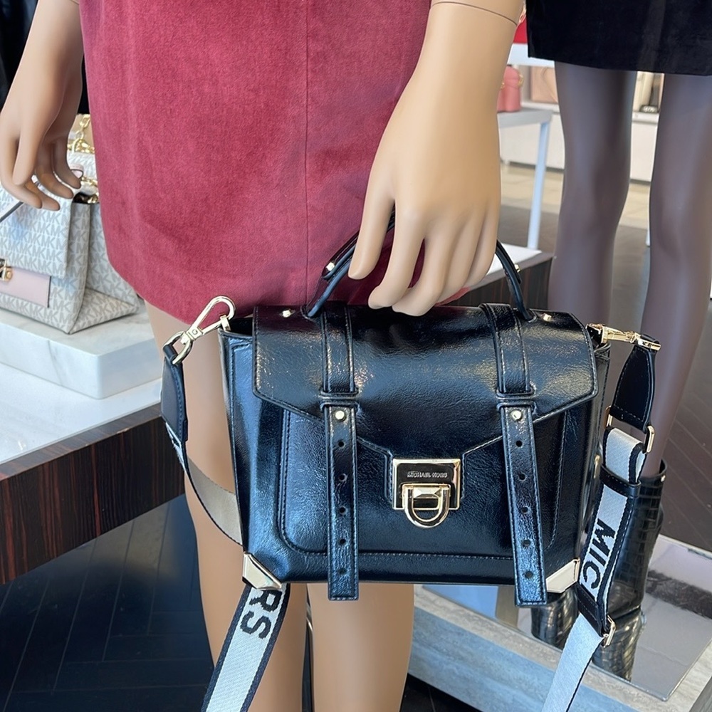 MICHAEL KORS
Manhattan Medium TH SCHOOL Crackled Metallic Leather SATCHEL
Black - Picture 6 of 16